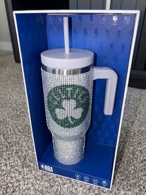 New in Box Boston Celtics NBA x Hydrapeak Bedazzled 40oz Stainless Steel Bottle